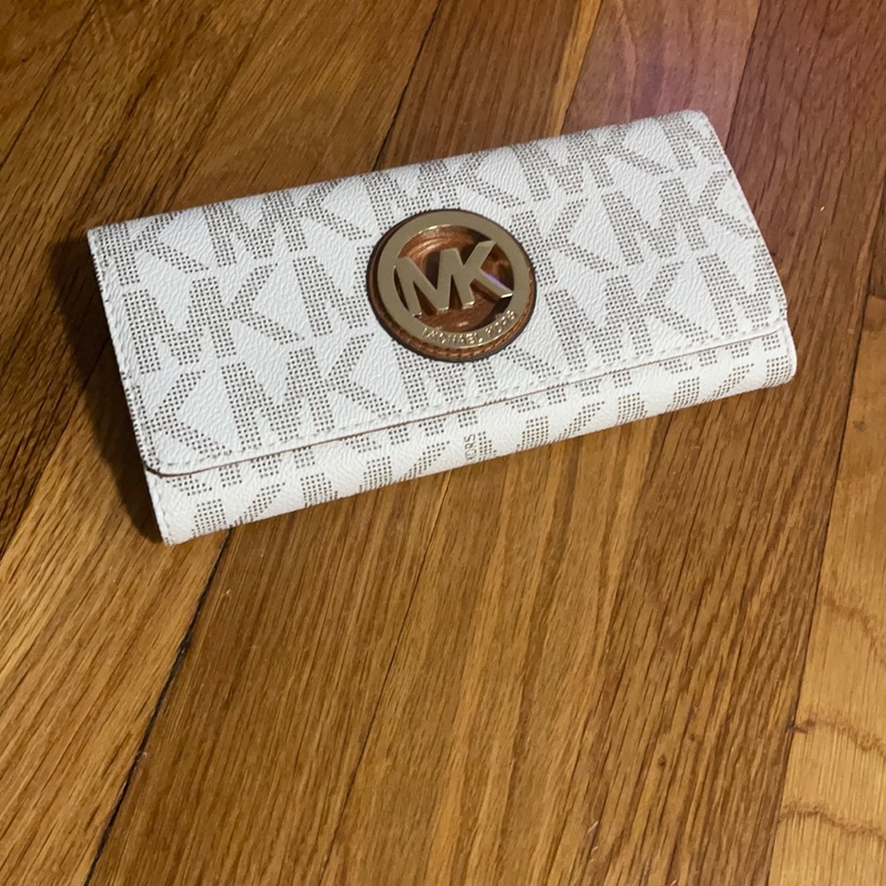 NWT Michael Kors Wallet